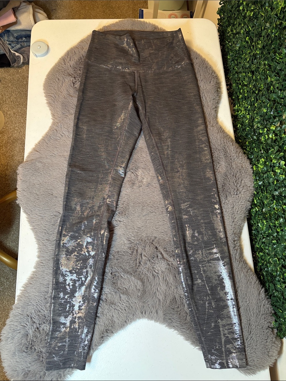 lululemon athletica Gray Metallic Shine Leggings Size 4 - Picture 5 of 5